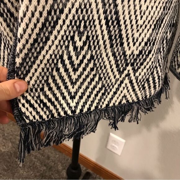 Chico's geometric print fringed cardigan - Picture 4 of 14